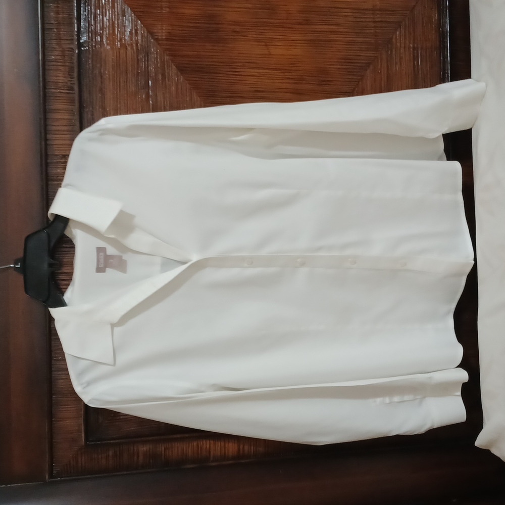 Chicos Crisp White 100% Cotton Long sleeved dress shirt NWOT